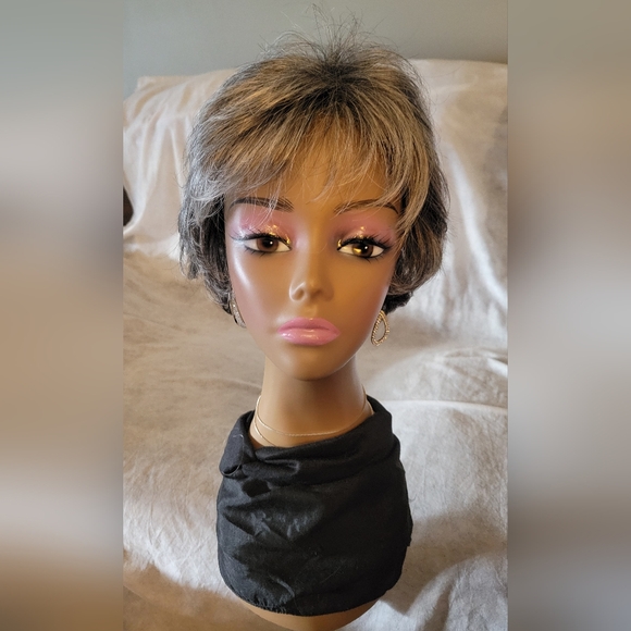 2 Wigs!! Carte Blanche And Incentive By Gabor Wigs! Both Color Sugared Charcoal! - Picture 4 of 16